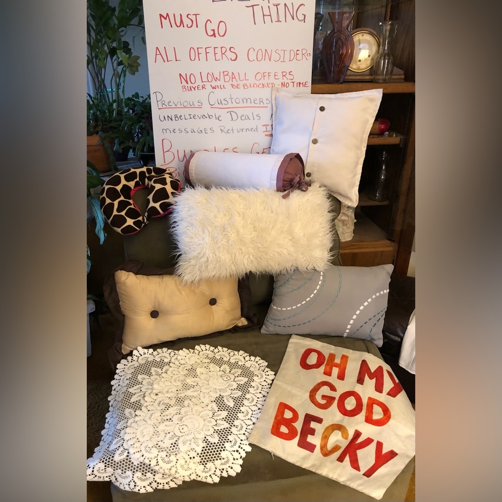 COPY - 🔥PILLOW Bundle:3 Oblong, 1 Roll, 1 Square, 1 NeckDonut, 1 PillowCase 2 P…